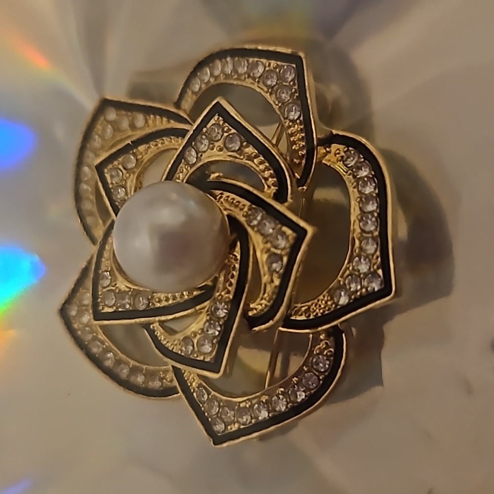 New In Package Camelia Flower Pendant
